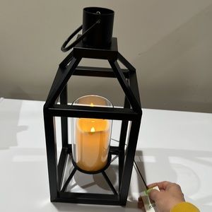 🌸NEW real living LED LANTERN NWT.